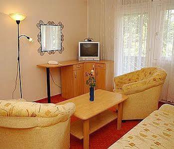 Solar Club Apartman Sopron Buitenkant foto