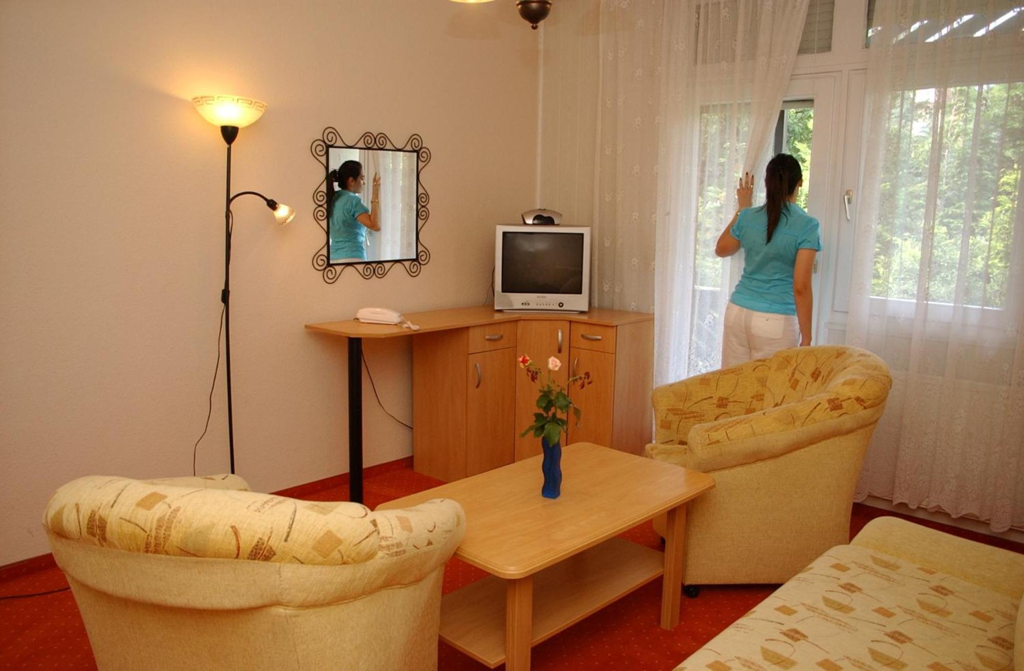 Solar Club Apartman Sopron Buitenkant foto